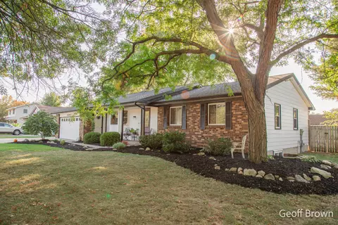 8185 Birchwood Ave, Jenison, MI 49428