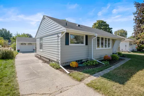 1042 Buckingham St SW, Wyoming, MI 49509