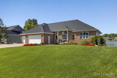 8879 24th Ave, Jenison, MI 49428