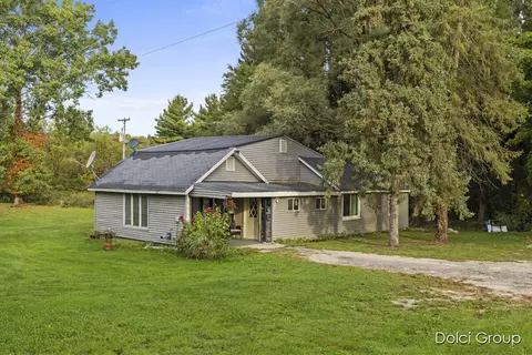 25 N Strong Rd, Ionia, MI 48846