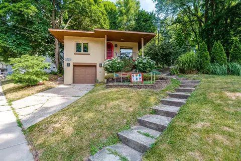 1445 4th St NW, Grand Rapids, MI 49504