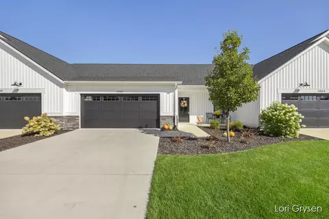 6566 Sheldon Crossing Dr #4, Hudsonville, MI 49426