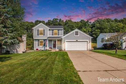 1995 Sandrel Dr NE, Grand Rapids, MI 49505