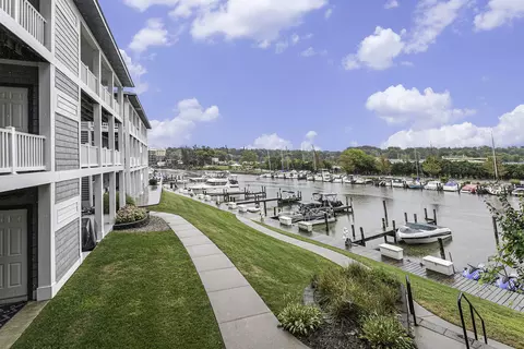 270 Oak St #26, South Haven, MI 49090