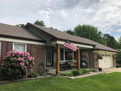 15663 Ryan Dr, Holland, MI 49424