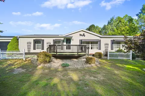 370 Meadow Ln, Brooklyn, MI 49230