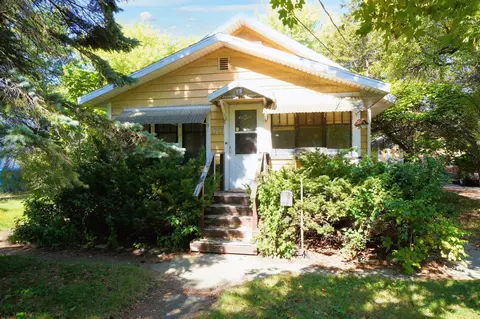 1717 Pennoyer Ave, Grand Haven, MI 49417