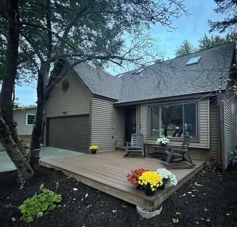 305 Woodland Ave, Holland, MI 49424