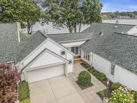16956 Landing Dr, Spring Lake, MI 49456