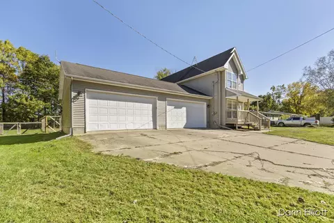 240 N Garfield St, Maple Rapids, MI 48853 photo 3