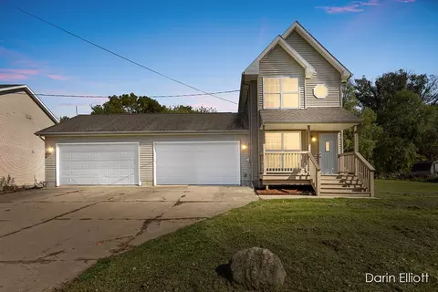 240 N Garfield St, Maple Rapids, MI 48853