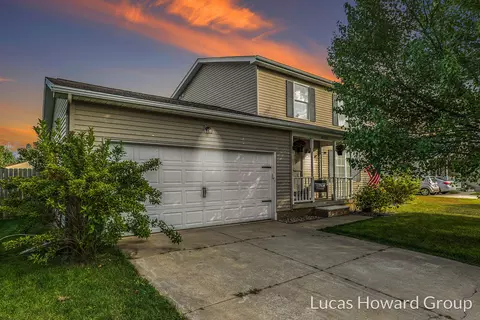 1183 Porter Dr, Charlotte, MI 48813