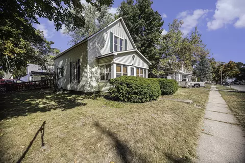 122 W Broadway St, Scottville, MI 49454
