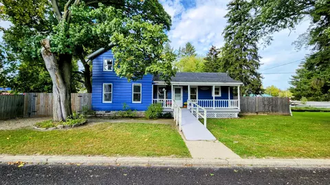 2041 Cass St, Mcbride, MI 48852
