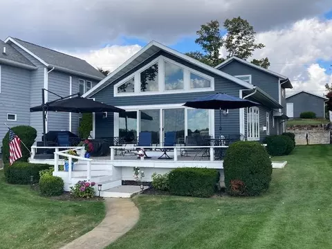 23623 N Shore Dr, Edwardsburg, MI 49112