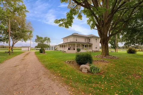 55805 Garrett Rd, Dowagiac, MI 49047