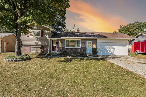 5467 Greenboro Dr SE, Kentwood, MI 49508