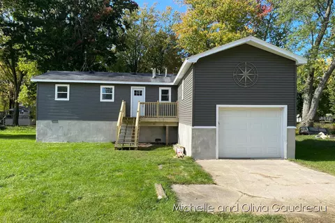 999 Gerke Dr, Hastings, MI 49058
