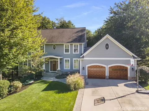2990 Thornbury Dr, Holland, MI 49424