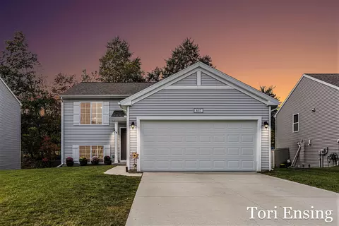 807 Strauss Ct, Greenville, MI 48838