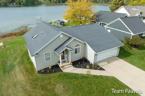 3543 Causeway Dr, Lowell, MI 49331