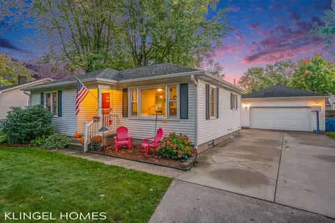 720 River St, Spring Lake, MI 49456