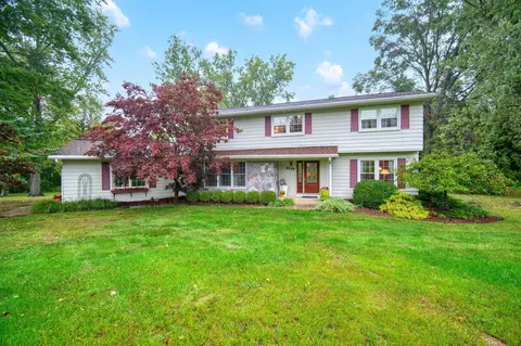 4989 Country Manor Rd, Jackson, MI 49201