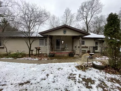 521 W Oak St, Greenville, MI 48838