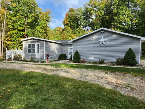11930 187th Ave, Stanwood, MI 49346
