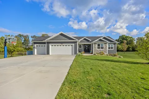 11369 Meadow Oak Ct, Greenville, MI 48838