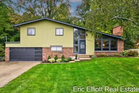 7911 Emberly Dr, Jenison, MI 49428