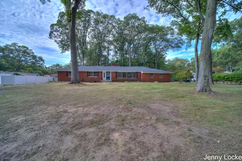 4067 Quainton Rd, Norton Shores, MI 49441