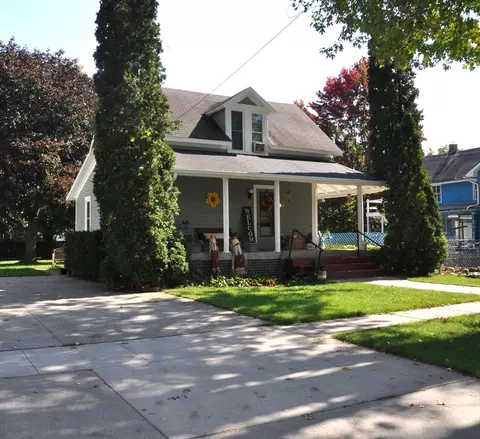 211 1st St, Breckenridge, MI 48615