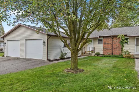 3838 Villa Montee Dr SE, Kentwood, MI 49512