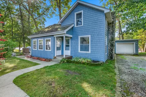 887 Pleasant Rd, Quincy, MI 49082