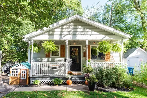 2314 Springmont Ave, Kalamazoo, MI 49008