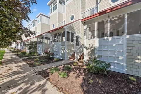 10 W Mechanic St, New Buffalo, MI 49117