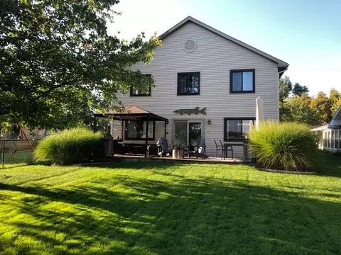7586 N Indian Lake Dr, Scotts, MI 49088