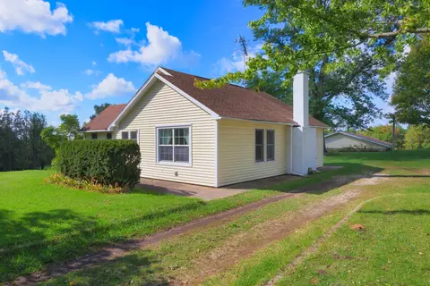 596 66th St, South Haven, MI 49090