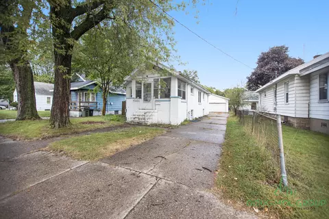 1138 E Dale Ave, Muskegon, MI 49442
