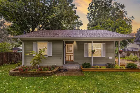 144 Floral Ave, Plainwell, MI 49080
