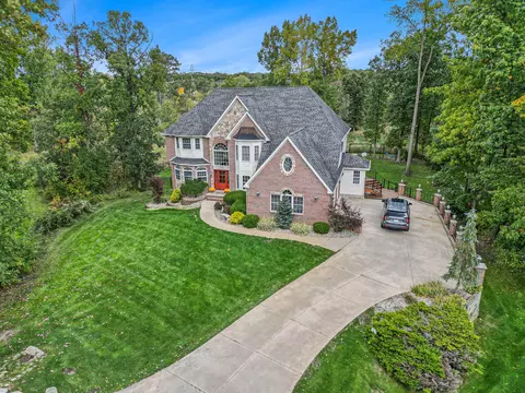 4863 Country Ln, Jackson, MI 49201