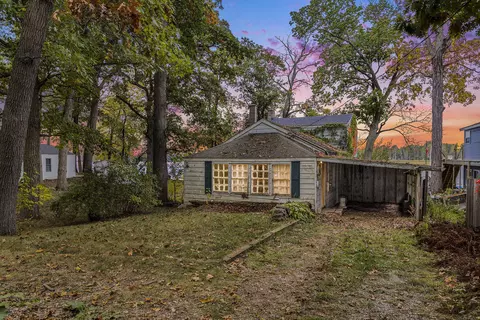 10758 E Shore Dr, Delton, MI 49046
