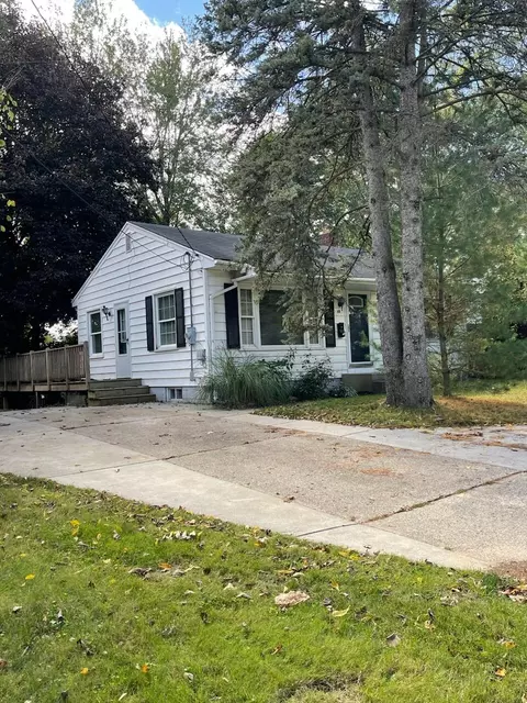 60 W Division NE, Rockford, MI 49341