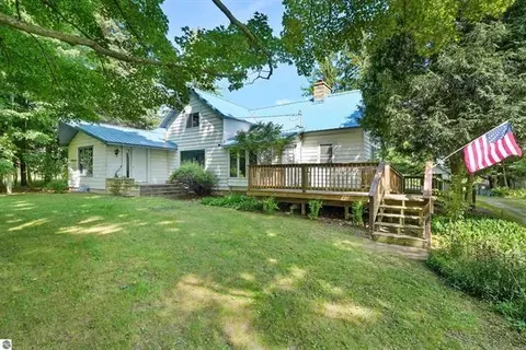 10864 17 Mile Rd, Evart, MI 49631