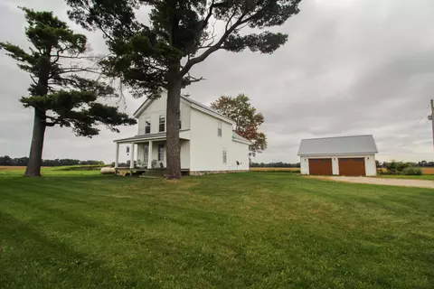 13577 Quarterline Rd, Constantine, MI 49042