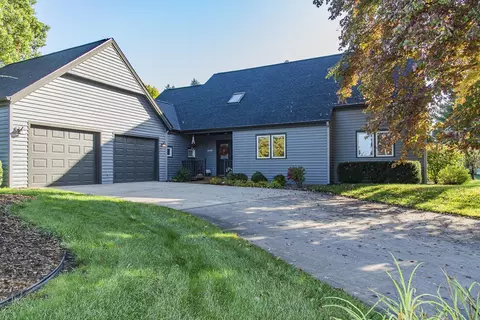 4062 Prestwick Dr, Portage, MI 49024