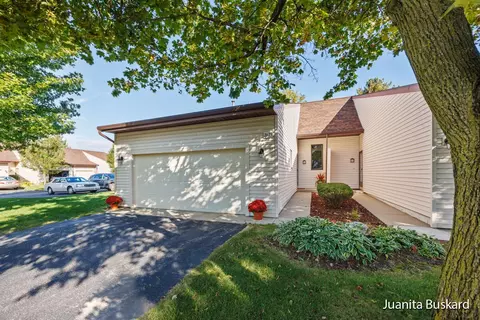 2675 Stonebluff Dr SW, Wyoming, MI 49519