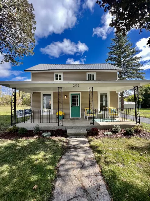 205 S Columbia St, Scottville, MI 49454