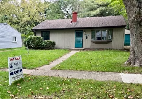 749 Denway Dr, Kalamazoo, MI 49008